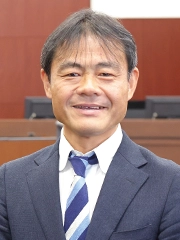 学部長 春日勉 教授